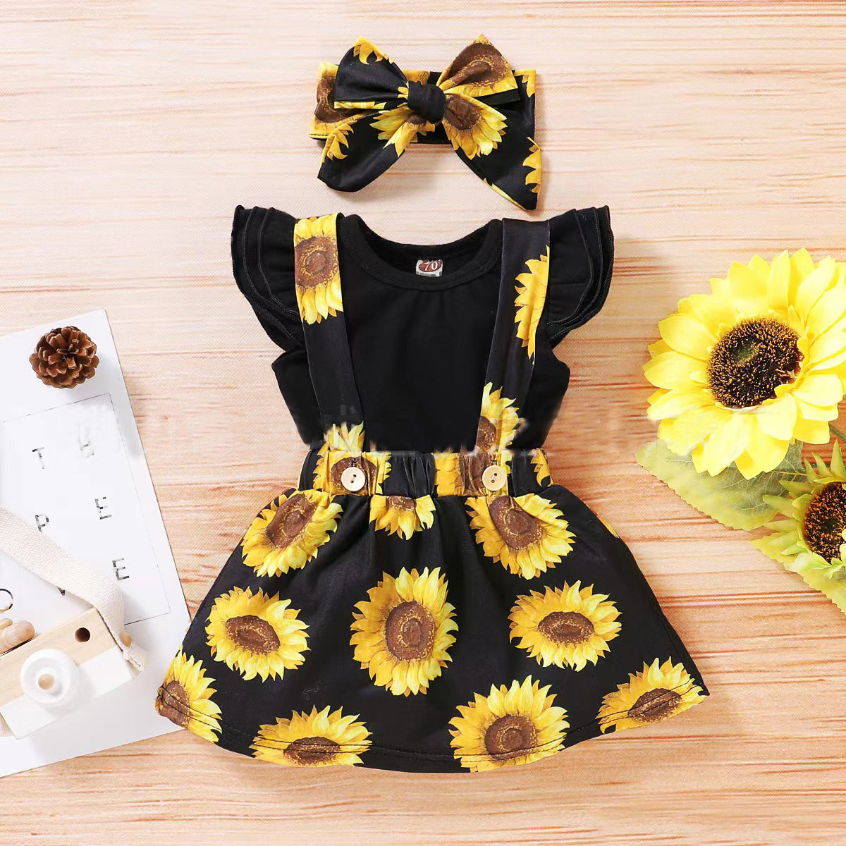 Dreiteiliger Anzug mit Sonnenblumen-Druck