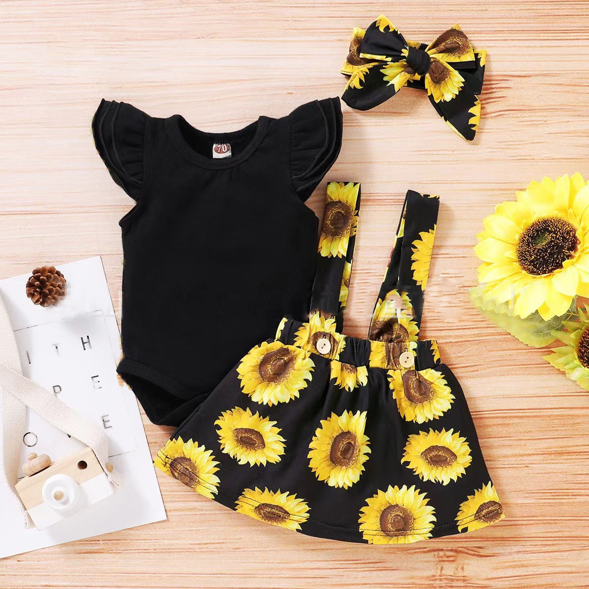 Dreiteiliger Anzug mit Sonnenblumen-Druck