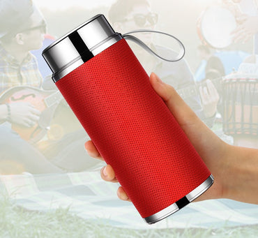 Bluetooth-Lautsprecher mit Wasserflasche vom Privatmodell