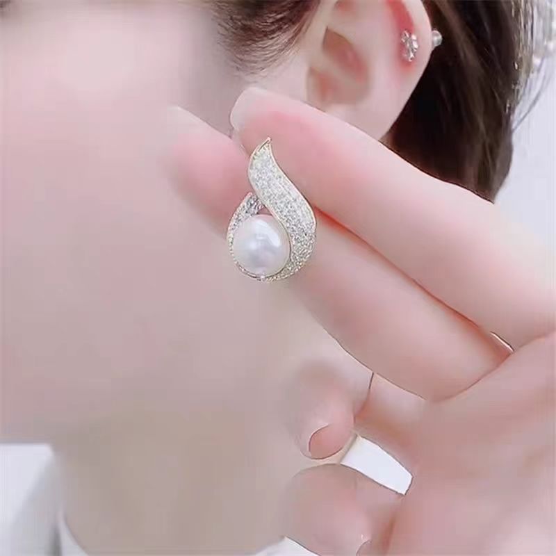 925 Silver Needle Pearl Elegance Retro Flashing Earrings