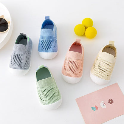 Baby- und Kleinkindschuhe, weiche Sohle, rutschfest, leicht, fliegend, gewebt
