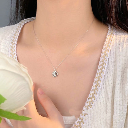 Cheng Cheng S925 Sterling Silver Light Luxury Moissanite Mobius Strip