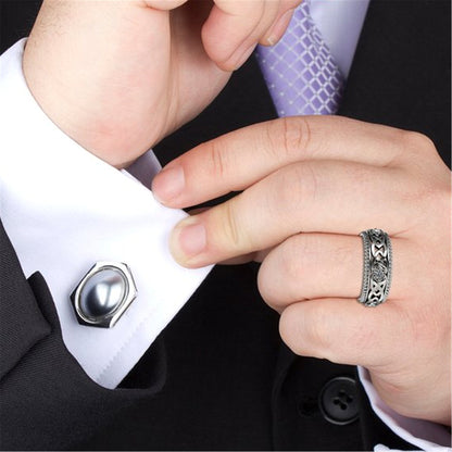 14 Karat vergoldeter weißer Diamantring mit hohlem Muster, Ehering