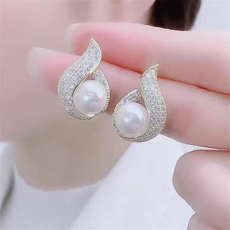 925 Silver Needle Pearl Elegance Retro Flashing Earrings