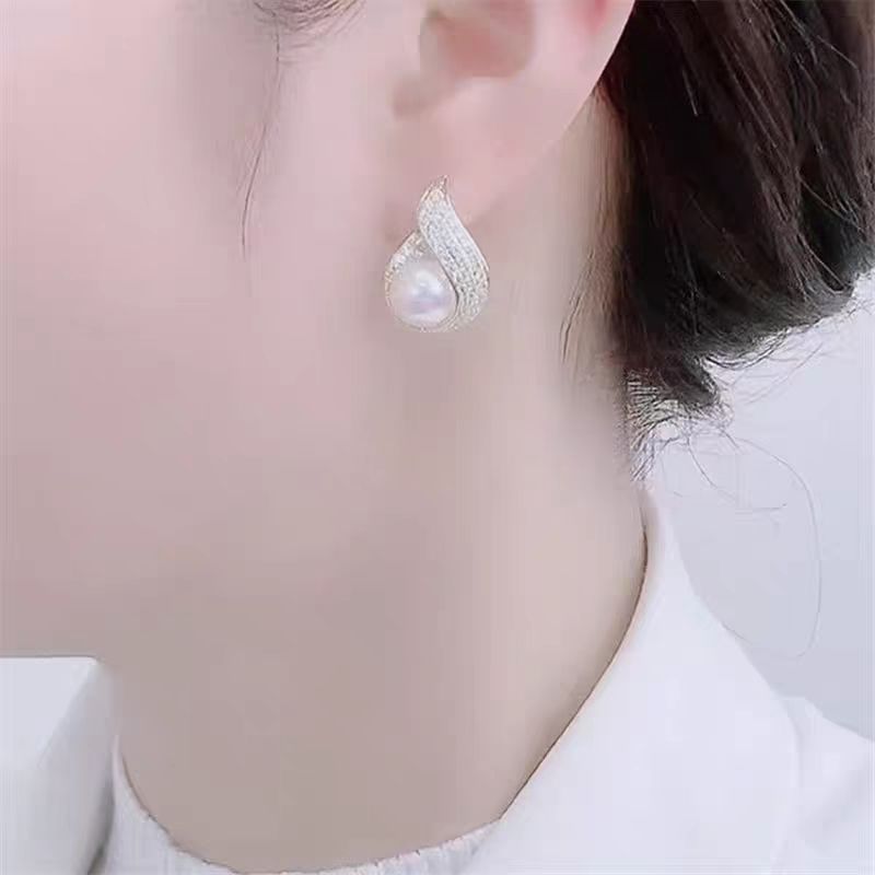925 Silver Needle Pearl Elegance Retro Flashing Earrings