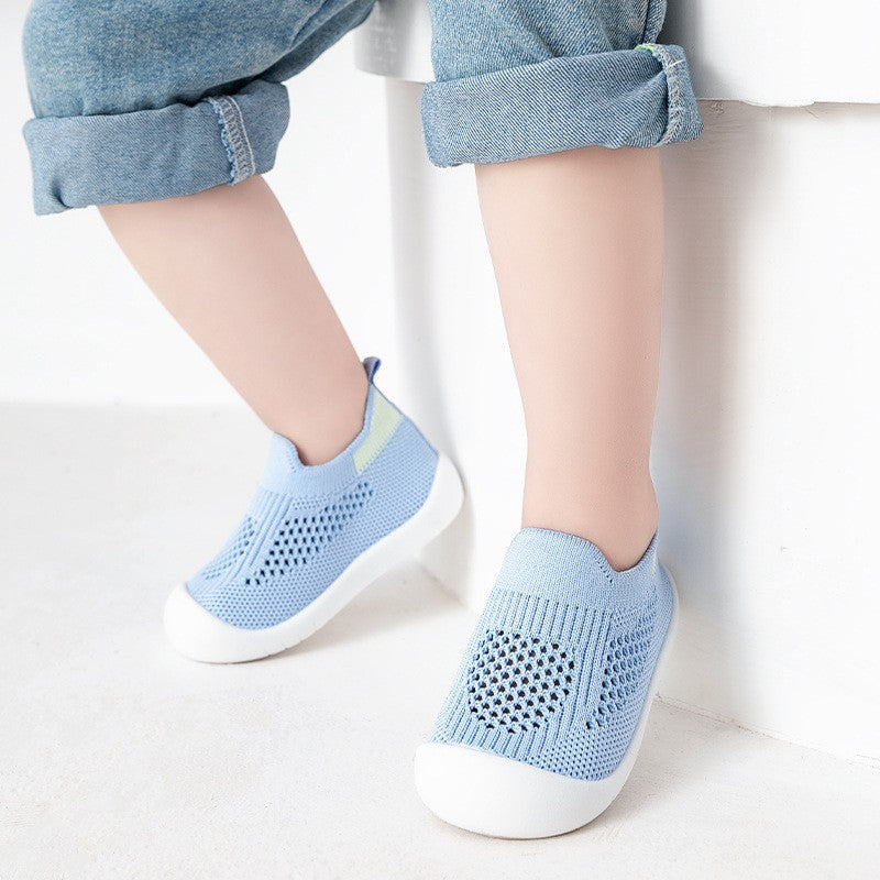Baby- und Kleinkindschuhe, weiche Sohle, rutschfest, leicht, fliegend, gewebt