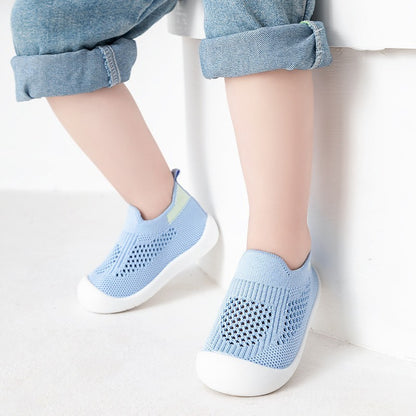 Baby- und Kleinkindschuhe, weiche Sohle, rutschfest, leicht, fliegend, gewebt