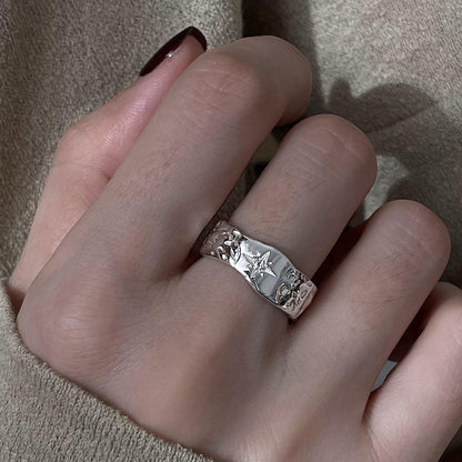 Gebürsteter schlichter unregelmäßiger weiblicher Zeigefingerring