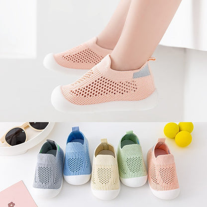 Baby- und Kleinkindschuhe, weiche Sohle, rutschfest, leicht, fliegend, gewebt