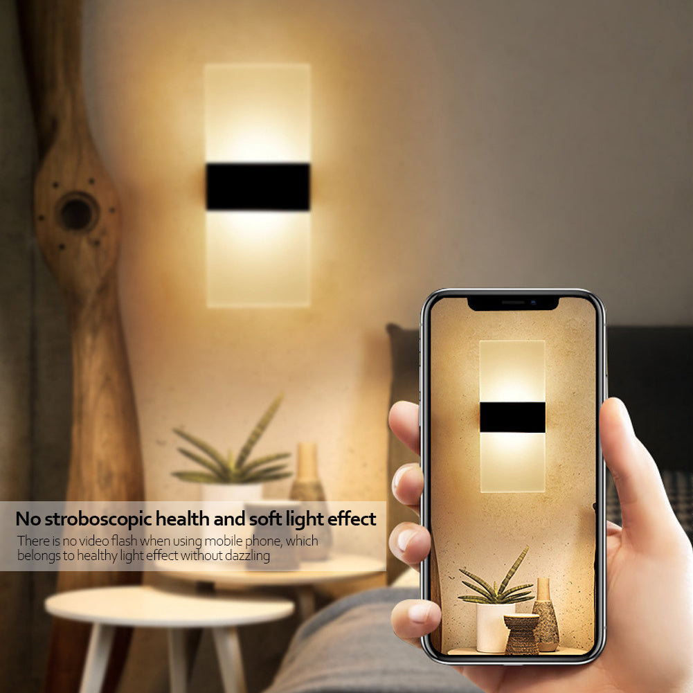 Wandleuchte mit USB-Ladefunktion für den Innenbereich